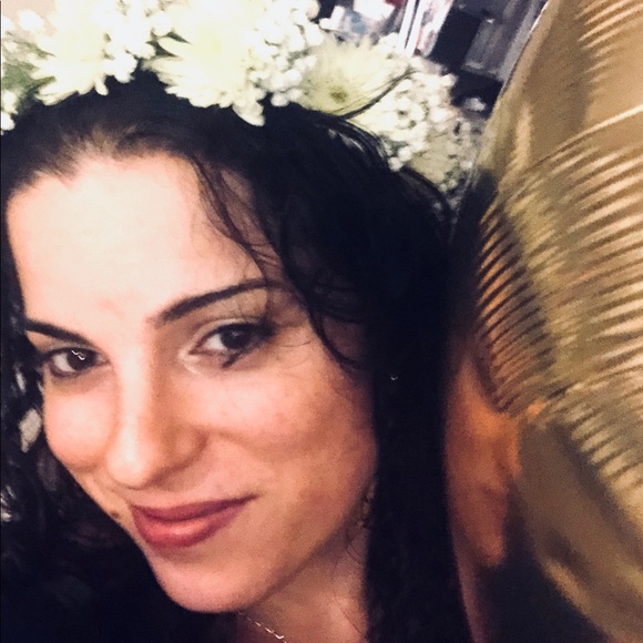 Meet your Posher, Tiffany - Picture 2 of 5